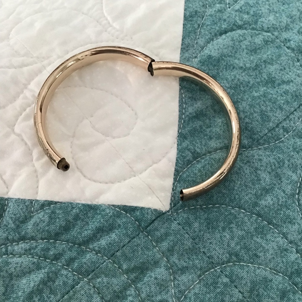 Child GF Bangle Hinged Bracelet - Picture 8 of 11